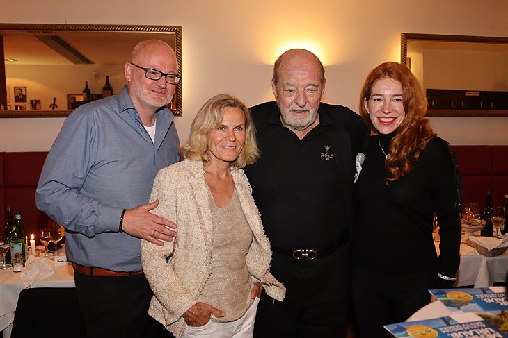 sonnenklarTV Geschäftsführer Andreas Lambeck, Schauspielerin Andrea L'Arronge, Komponist Ralph Siegel mit Künstlermanagerin Laura Siegel